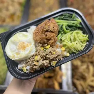 Hình ảnh Cơm gà chiên mắm 