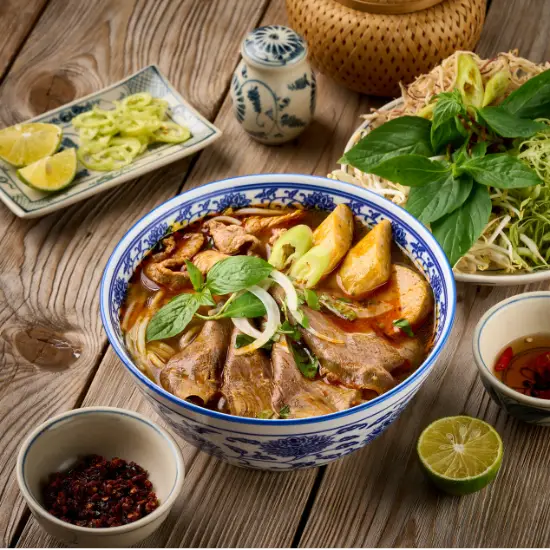 Hình ảnh BÚN BÒ HUẾ (NẠM + CHẢ HEO + BÒ VIÊN)