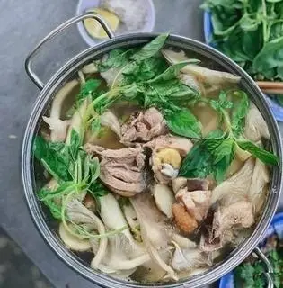 Hình ảnh Lẩu Gà Lá É Vừa