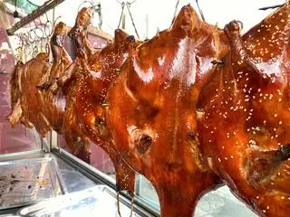 Hình ảnh Vịt quay da giòn tì bà
