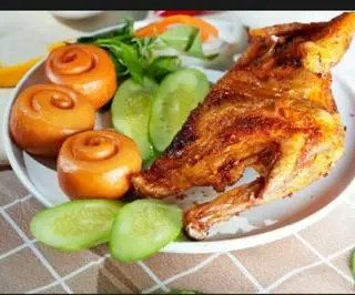 Hình ảnh 1/2 gà nướng + bánh bao.