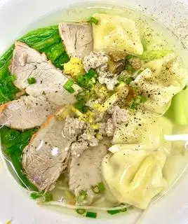 Hình ảnh Thập cẩm mì hoành thánh XÁ XÍU