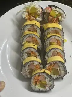 Hình ảnh Kimbap phủ phô mai lát