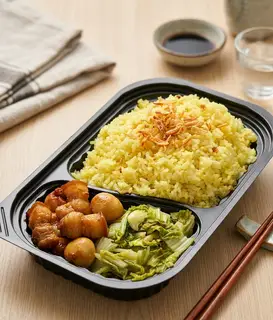 Hình ảnh Cơm Rang Thịt Kho Trứng Cút kèm Dưa Muối