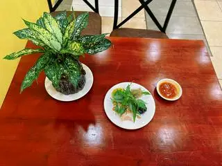 Hình ảnh Há cảo ngũ vị sốt đặc biệt +  trà tắc