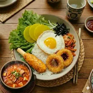 Hình ảnh cơm trộn 2 mực xù ,1 Chạo cuộn sả, 1 trứng chiên