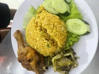 Hình ảnh cơm gà đùi tỏi xối mỡ 