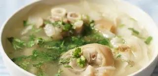 Hình ảnh Cháo Móng Giò Hầm Hạt Sen Nấm Hương 