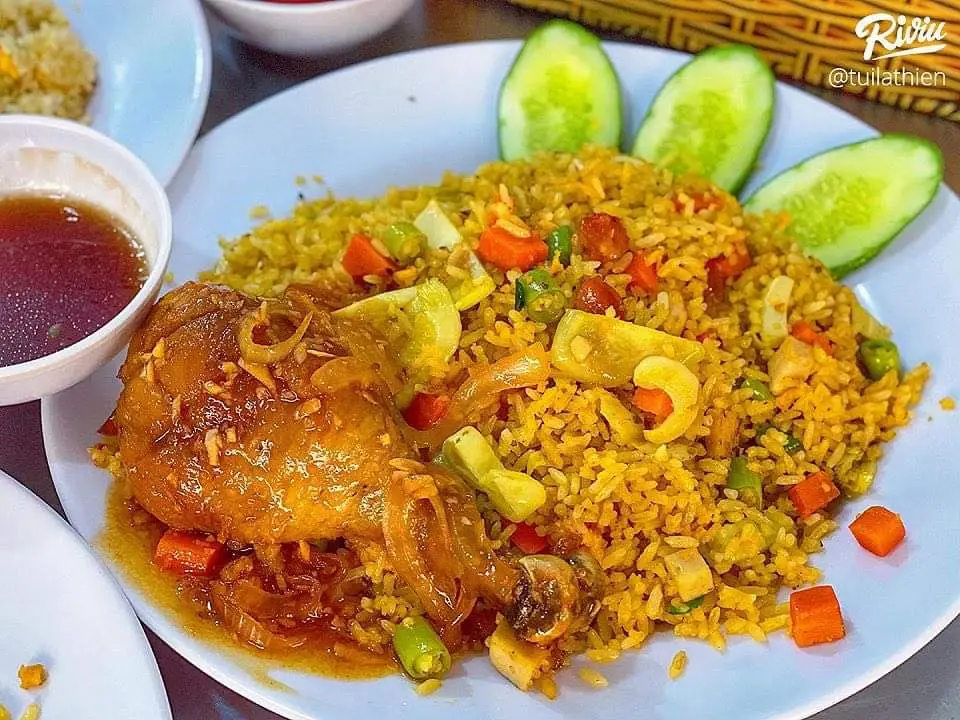 Hình ảnh cơm chiên Dương châu +đùi gà