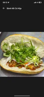 Hình ảnh Bánh mì cá hộp