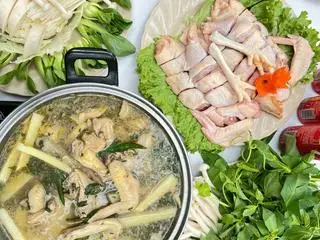 Hình ảnh Lẩu gà lá é