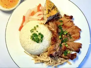Hình ảnh Cơm tấm sườn bì chả