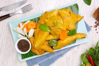 Hình ảnh Gà Ủ Muối 1/2 con ( ăn mát) + Sốt Chấm