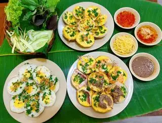 Hình ảnh Bánh Căn Đặc Biệt Phủ Trứng ( Phần 08 cái )