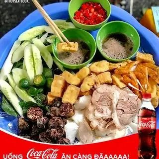 Hình ảnh Bún Đậu Xúc Xích - Coca 390ml
