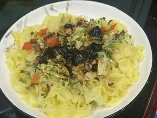 Hình ảnh Mỳ Trộn Dao Cắt Sơn Tây không cay có topping