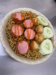 Hình ảnh Mì trộn Indomie xúc xích cá viên
