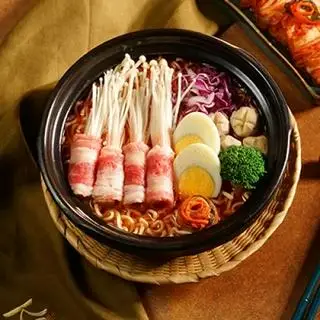 Hình ảnh Mì bò mỹ trứng