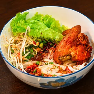 Hình ảnh Phở trộn gà chiên