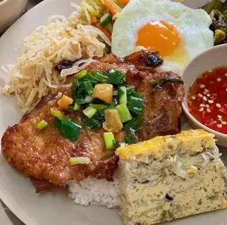 Hình ảnh Cơm sườn và chả