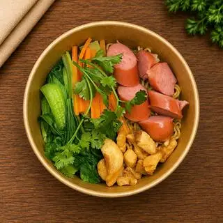 Hình ảnh Mì trộn xúc xích-tóp mỡ
