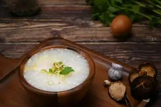 Hình ảnh Cháo 2 trứng gà (kèm quẩy)