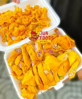 Hình ảnh Combo 1/2 Con Gà Ủ Muối + 500g Chân Gà Rút Xương Ủ Muối - Tặng 1 Pepsi
