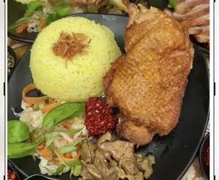 Hình ảnh CƠM GÀ XỐI MỠ - má đùi