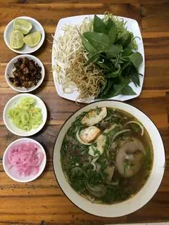Hình ảnh Bún bò giò heo