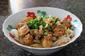 Hình ảnh MÌ QUẢNG GÀ SƯỜN 