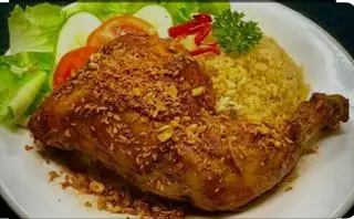 Hình ảnh Cơm Gà Xối Mỡ Đùi Chiên nước mắm ( Tặng Trà Tắc )