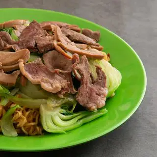 Hình ảnh phở xào tim bầu dục + trà quât