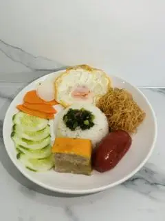 Hình ảnh Cơm Tấm Lạp Xưởng Bì Chả Trứng