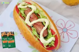 Hình ảnh Bánh mì xúc xích + chà bông+ bơ +pate