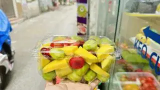 Hình ảnh hộp mix xoài cóc mận
