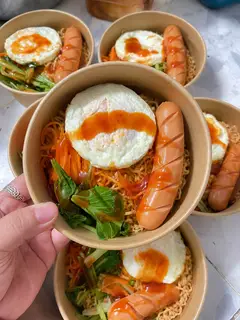 Hình ảnh Mì Trộn Xúc Xích Trứng 