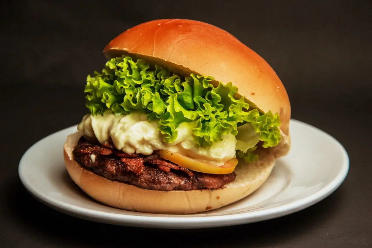 Hình ảnh hamburger bò trứng phô mai 