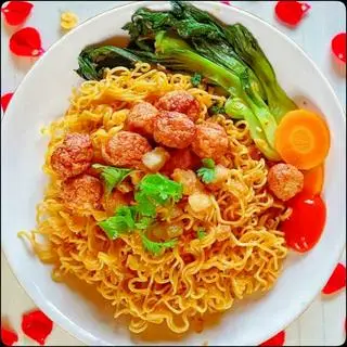 Hình ảnh Mì trộn tóp mỡ mắm tỏi