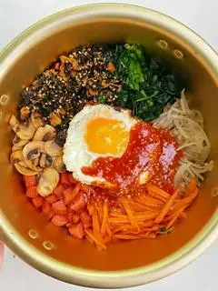Hình ảnh Cơm trộn chả cá Hàn