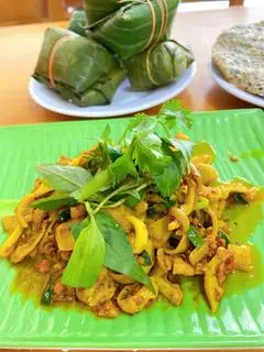 Hình ảnh Lòng xào nghệ bánh đa