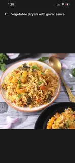 Hình ảnh vegetable biryani with garlic sauce 