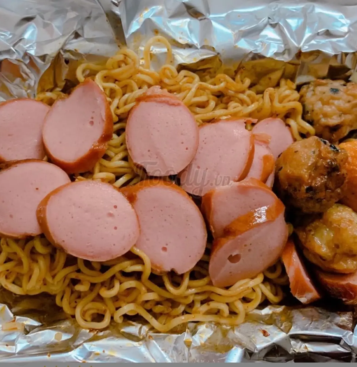 Hình ảnh Mì trộn xúc xích