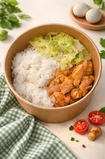 Hình ảnh Cơm Má Đùi Gà Xào Nước Mắm