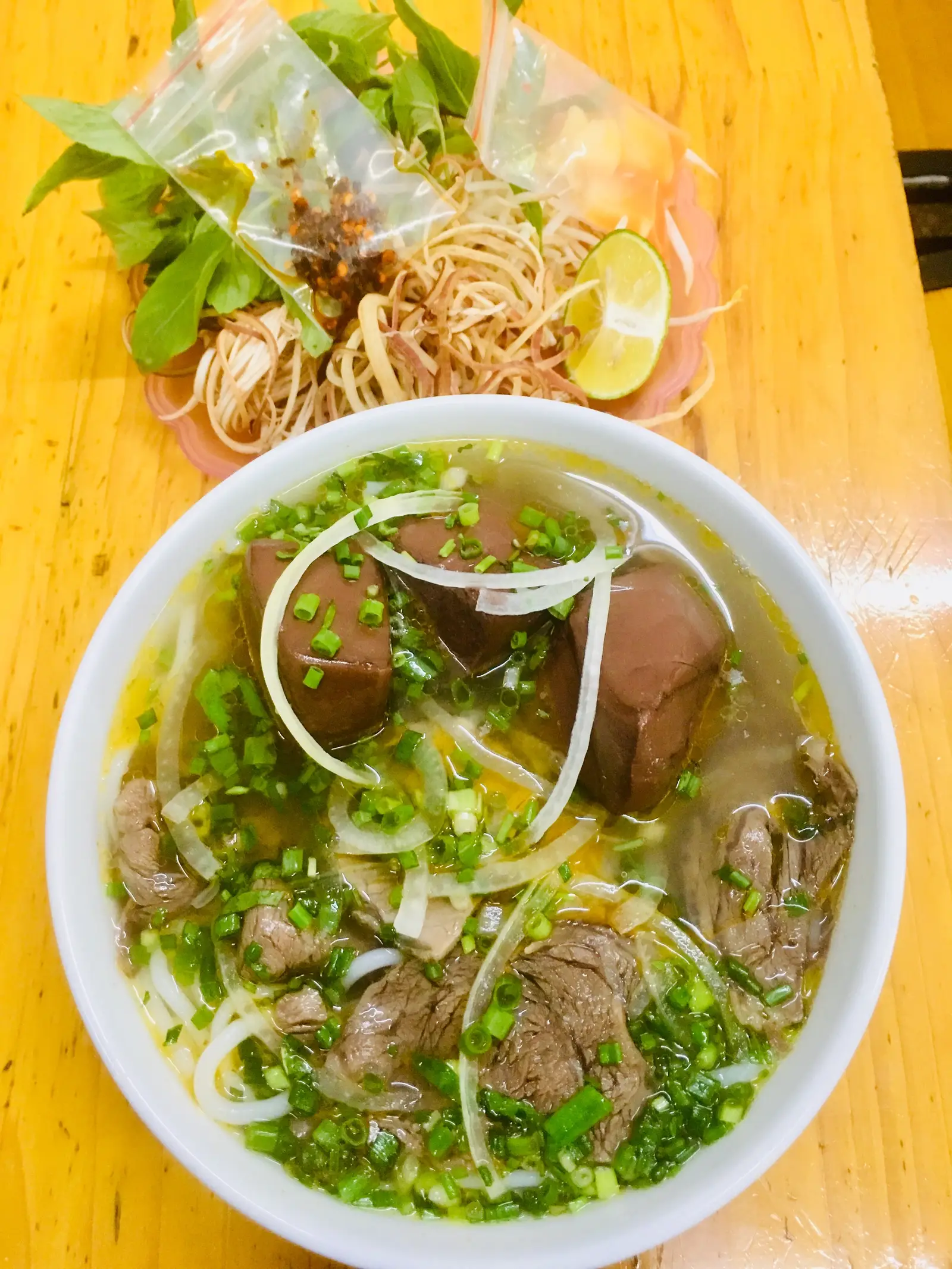 Hình ảnh bún bò tiết 