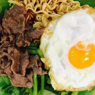 Hình ảnh Mì gói xào bò trứng 