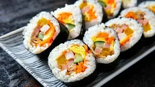 Hình ảnh Kimbap thịt heo chiên xù