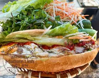 Hình ảnh Bánh mì thịt xíu ốp la