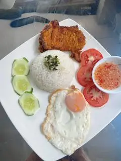 Hình ảnh Cơm tấm sườn, trứng