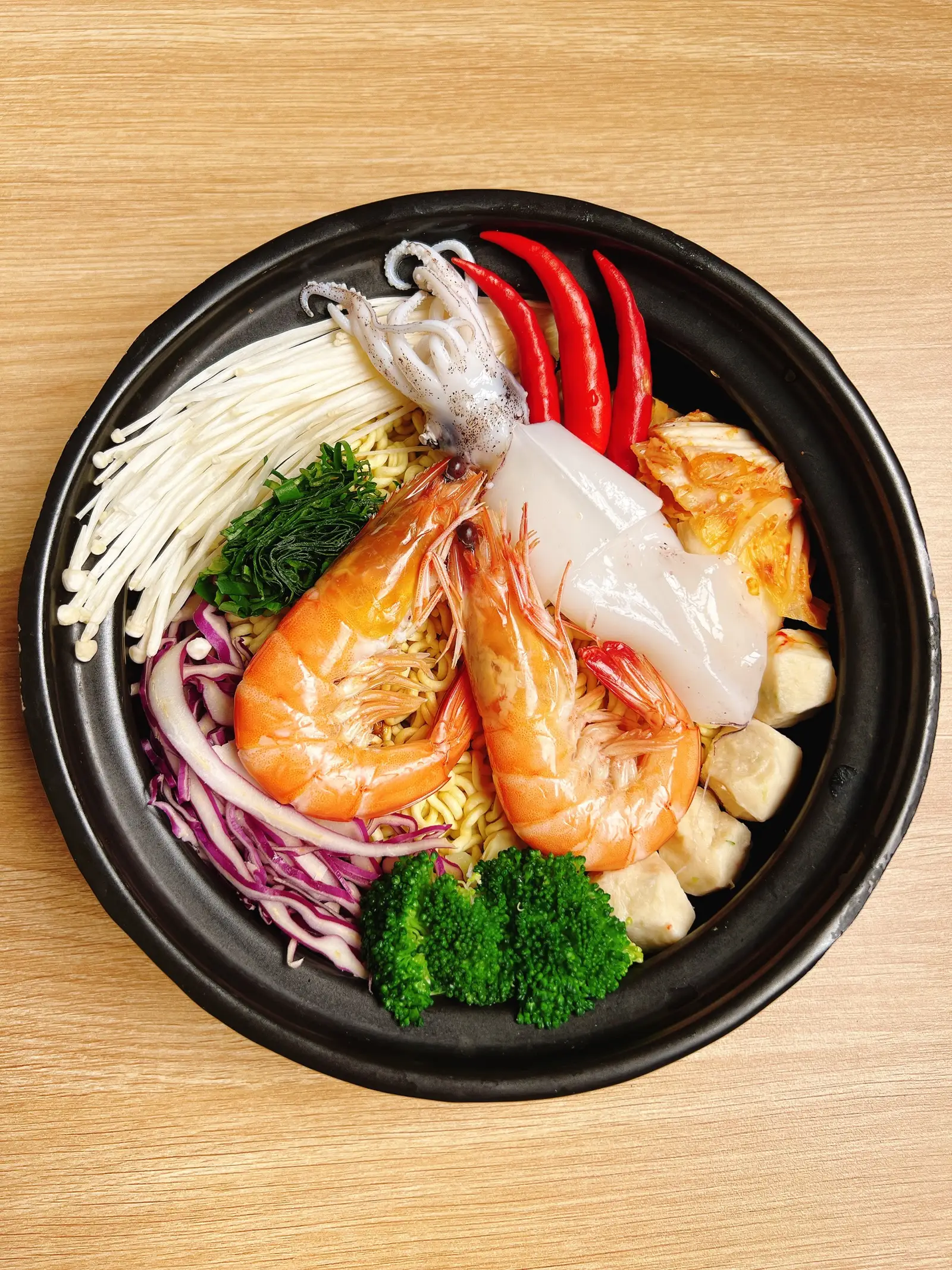 Hình ảnh Combo: Mì Kim Chi Hải Sản + Nước Ngọt