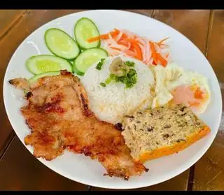 Hình ảnh cơm sườn. bi. trứng. 50k